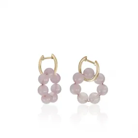 Pendientes de piedra natural en forma de esferas en tono rosa y aro baado en oro