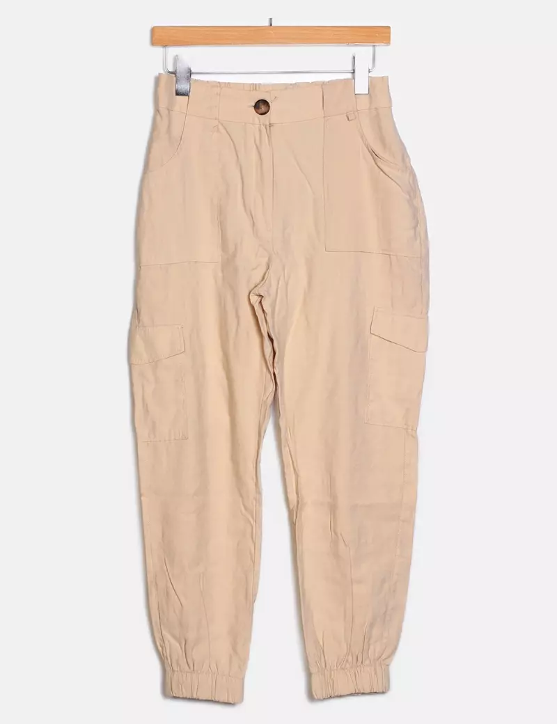 Skinny cargo pants for left-handed individuals
