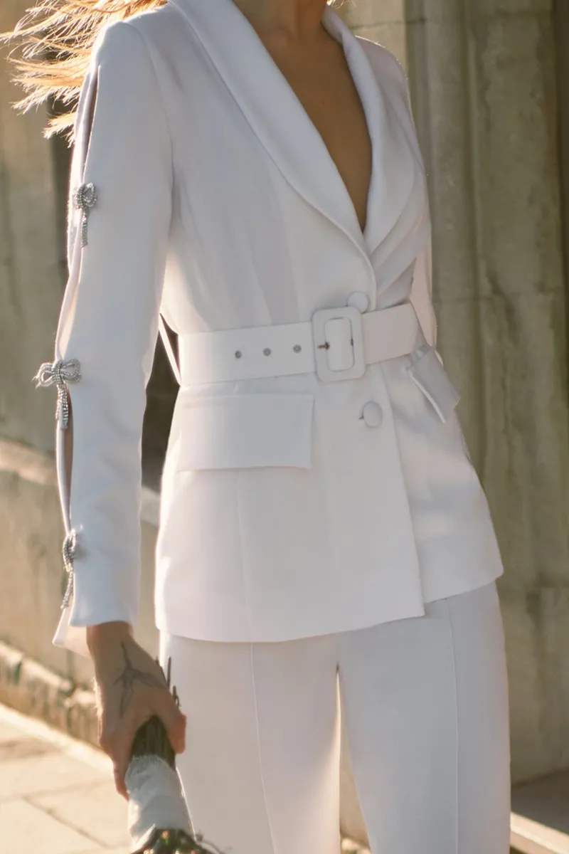 White crepe-lined belt with buckle.