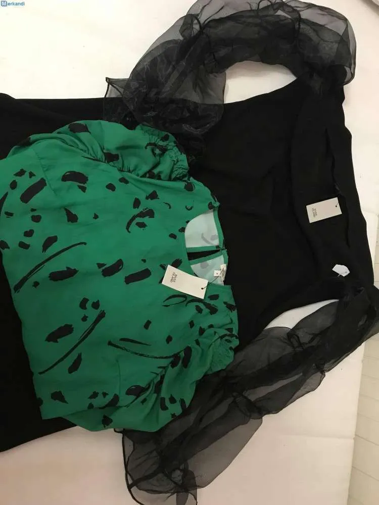 Wholesale bulk mix of beautiful women's clothing, high-quality inventory, mainly aunt mixed season.